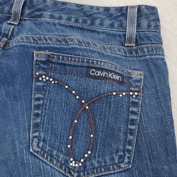 Calvin Klein womans low rise, Flare Denim Jeans, Size 6 - Picture 6 of 6